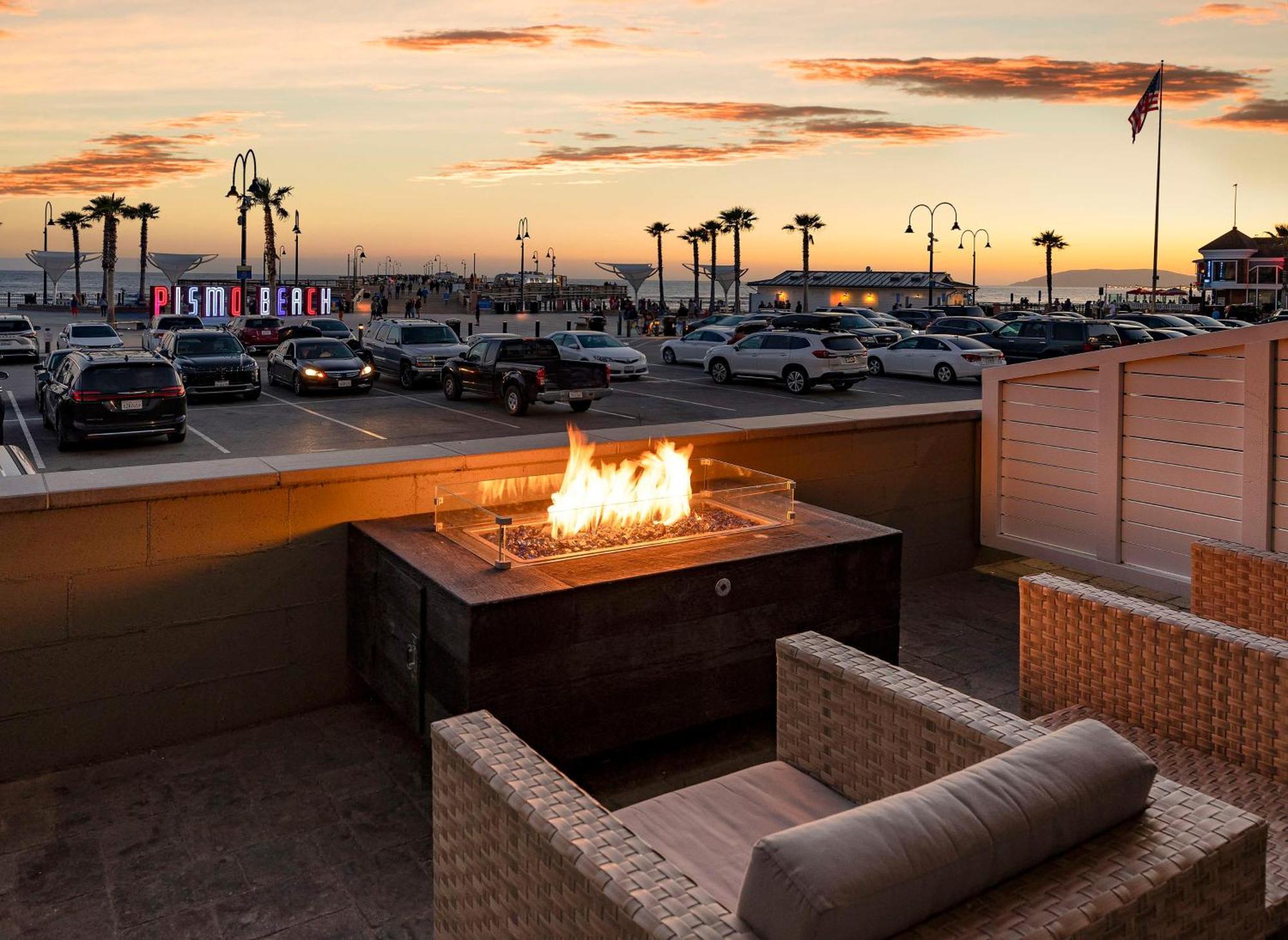 Inn At The Pier Pismo Beach, Curio Collection By Hilton Exterior photo