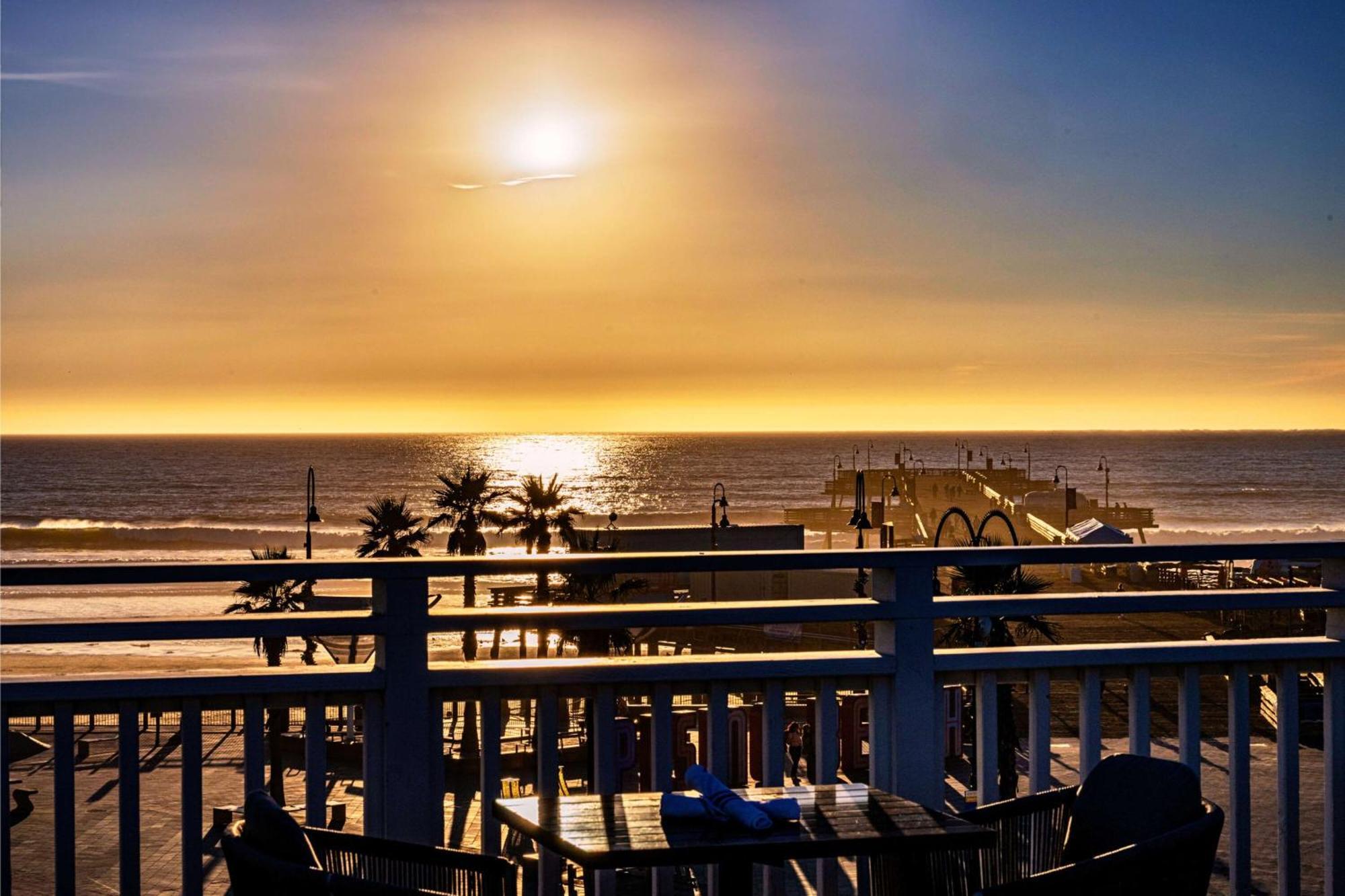 Inn At The Pier Pismo Beach, Curio Collection By Hilton Exterior photo